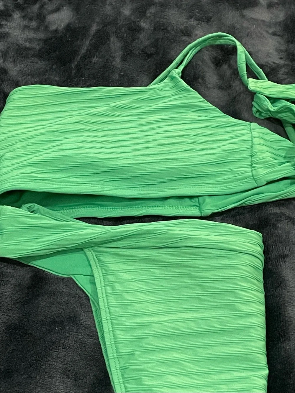 Monday Swimwear Bikini: Bahama Top (V/L) Argentina Bottom (V/8-12) NWOT, green